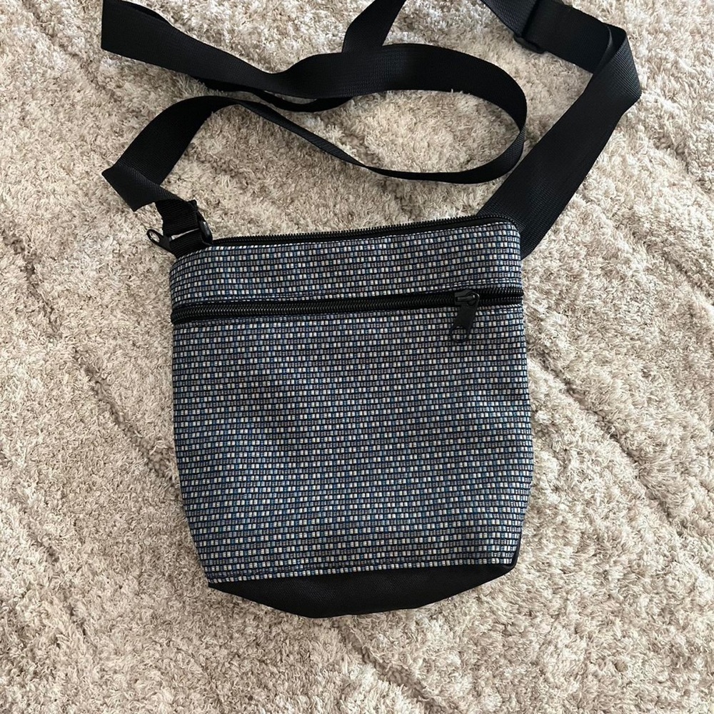 Black crossbody purse